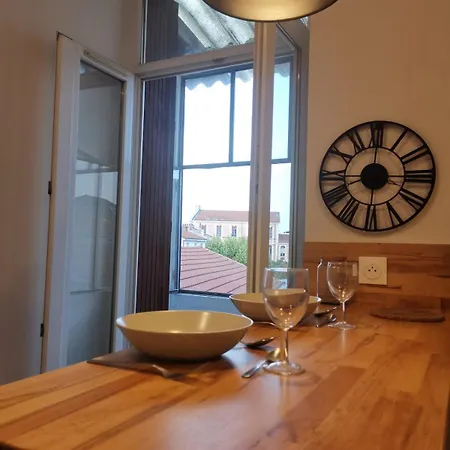 A 2 Pas Du Centre-ville Apartment